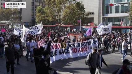 Estudiantes protestan en Chile por un aumento de las ayudas de alimentación y manutención