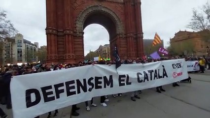 La concentració en defensa de la immersió es mou cap a la plaça d'Urquinaona