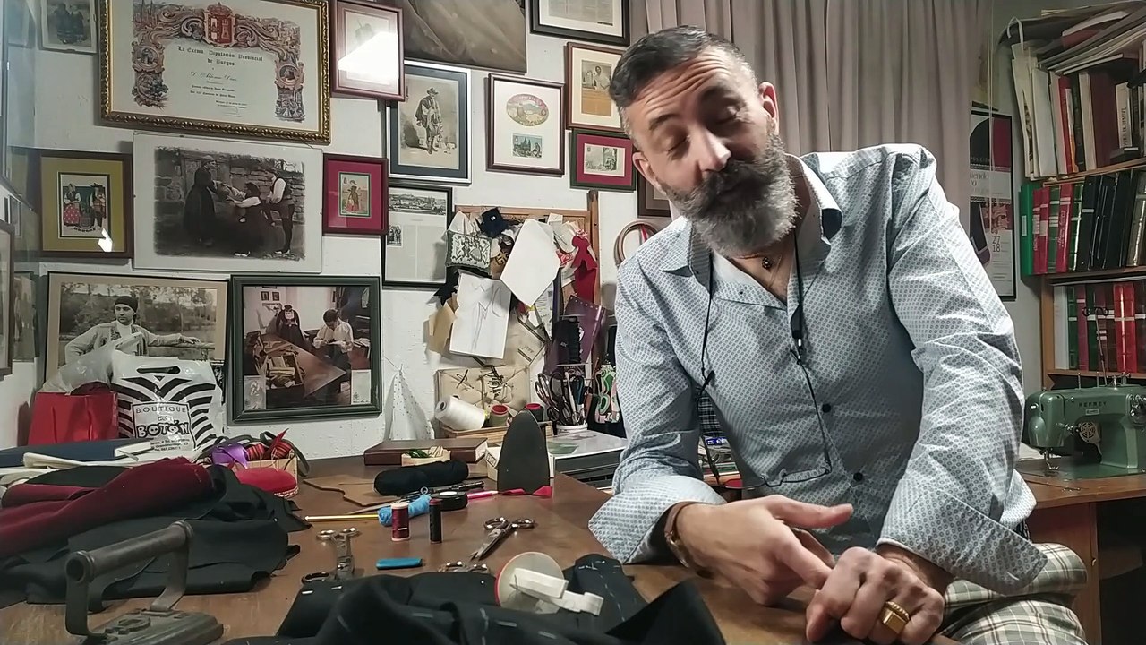 Toda una vida dedicada a la indumentaria y el traje burgalés