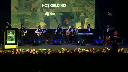 Binali Yıldırım, "Anadolu'dan Esenler" belgeselinin gösterimine katıldı