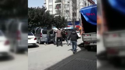 ZEYTİNBURNU'NDA ÇOK SAYIDA KİŞİNİN KARIŞTIĞI SİLAHLI KAVGA: 1'İ AĞIR 5 YARALI