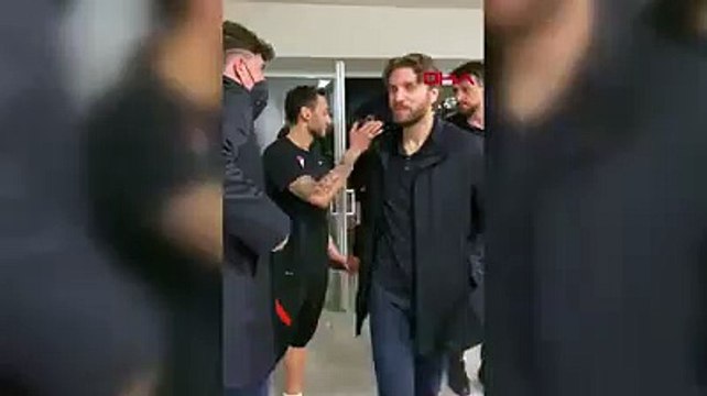 Hakan Çalhanoğlu ile Merih Demiral, İtalya Milli Takımı'nı ve arkadaşlarını karşıladı