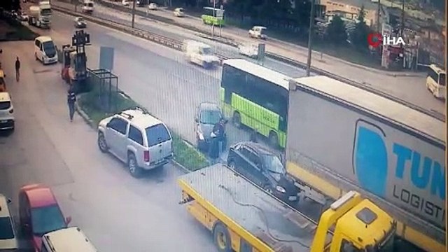 Makas atarken park halindeki tıra böyle girdi