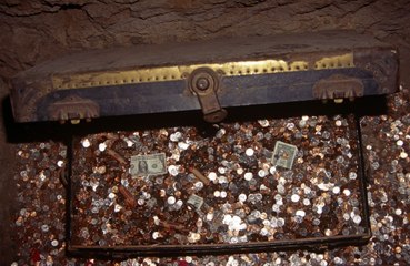 Woman discovers treasure chest during beach clean