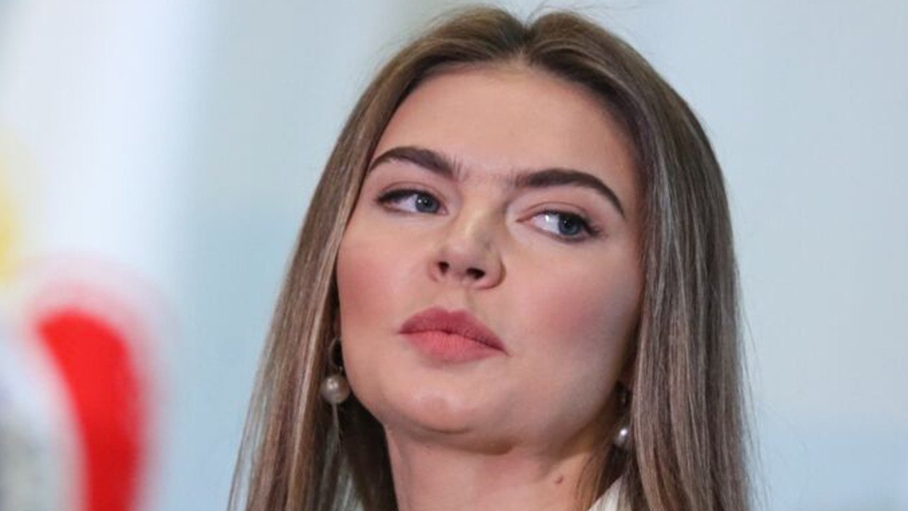 GALA VIDEO - Alina Kabaeva : compagne de Vladimir Poutine et star d’une chanson de rap !