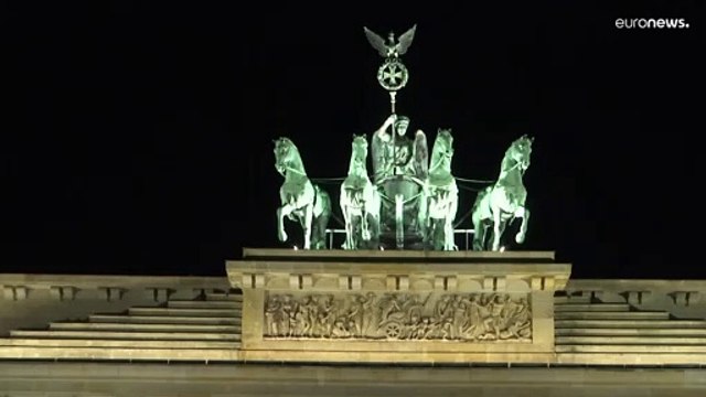 Monumentos de todo el mundo a oscuras durante la 'Hora del Planeta'