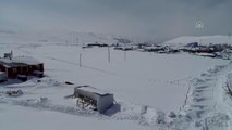 Evleri kara gömülen Erzurum kırsalındaki vatandaşların umudu ilkbahar güneşi
