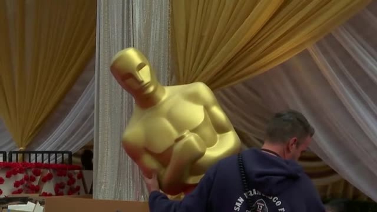 Últimos toques en el Dolby Theatre de Los Ángeles para la entrega de los Oscar