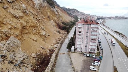 HEYELAN KORKUSU YAŞAYAN BİNA SAKİNLERİNE 'TAHLİYE' ŞOKU