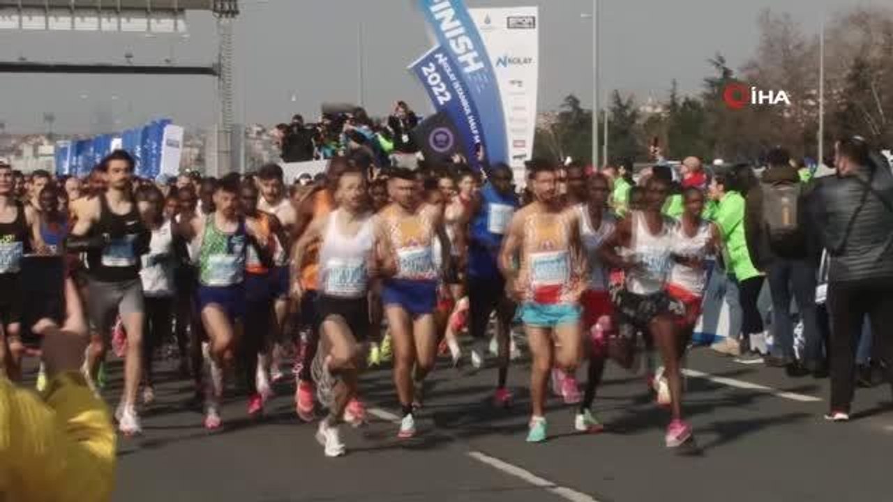 İstanbul Yarı Maratonu'nda Kenyalı atlet Rodgers Kwemoi, rekor kırarak şampiyon oldu- N Kolay 17. İstanbul Yarı Maratonu'nda 5 bin atlet yarıştı