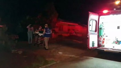 Homem tem diversas fraturas após cair da sacada de residência no Periolo