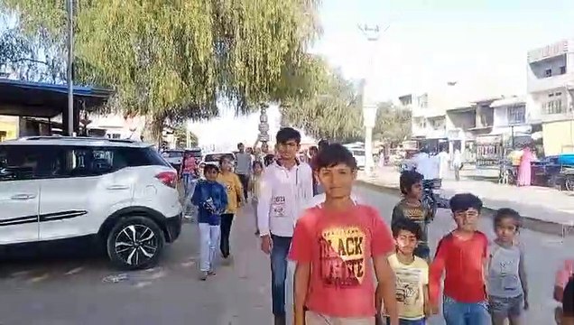 महिलाएं निकाल रहीे गणगौर यात्रा, घुड़ला सिर पर रख कर पहुंच रही है मंदिर :-