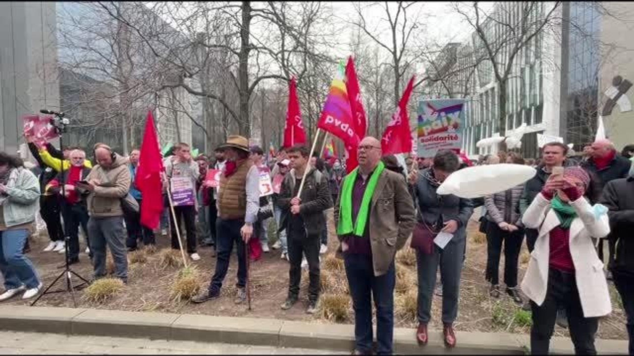 Rusya'nın Ukrayna'ya saldırıları Belçika'da protesto edildi