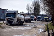 Lviv'de vurulan yakıt deposu boşaltılıyor
