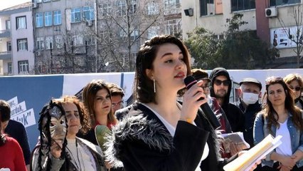 AVCILAR'DA DÜNYA TİYATRO GÜNÜ'NÜ MEYDANDA KUTLADILAR