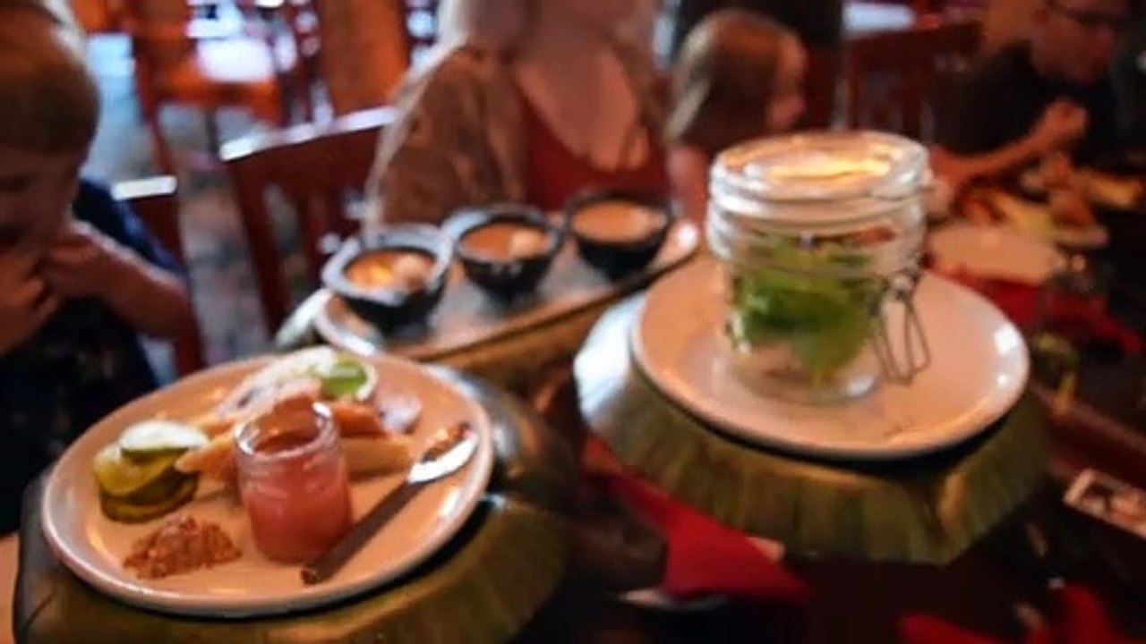 Story Book Dining at Artist Point with Snow White | Vloggentary (Dining Experience)