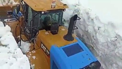 Diyarbakır Lice'de kar kalınlığı 2 metreyi geçti