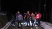 Düşen bayrağı asmak için tırmandıkları Uludağ'ın eteklerinde mahsur kalan üç genç kurtarıldı