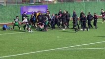 Futbolcular birbirini öldüresiye dövdü! Elazığ'daki maçta 18 kırmızı kart çıktı