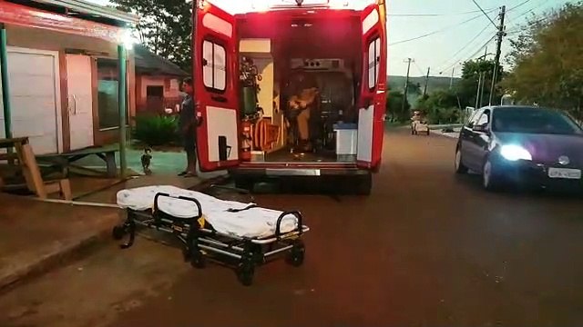 Idoso cai ao descer de escada em em estabelecimento comercial e sofre corte na cabeça