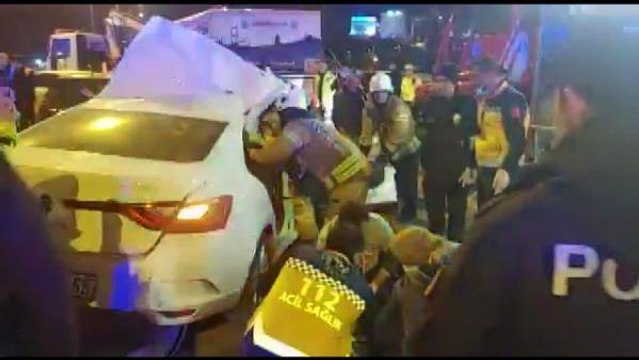 Kadıköy'de lastiği patlayan otomobil zincirleme kazaya yol açtı: 1 ölü 1 yaralı