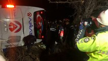 Erzincan’da yolcu otobüsü şarampole devrildi