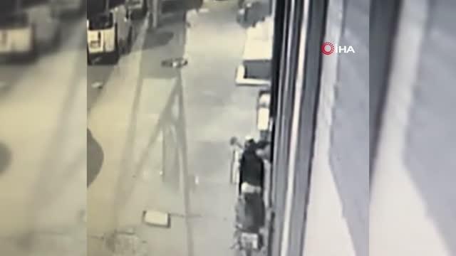 Park halindeki motosikleti çalarak kayıplar karıştı, o anlar kameraya yansıdı