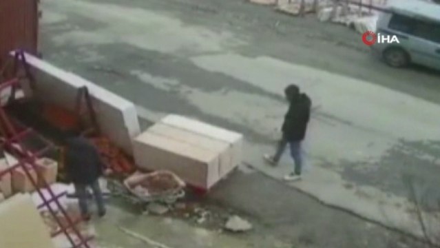 El arabasının içindeki kumu döküp çaldılar, o anlar kamerada