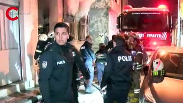 İtfaiye ekipleri alevlerin arasından 4 kişi ile 6 yavru kediyi kurtardı