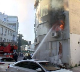 Son dakika haber: YANGINDA MAHSUR KALAN 3 KİŞİYİ İTFAİYE KURTARDI