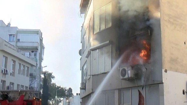 Antalya’da korkutan yangın! 3 kişi mahsur kaldı