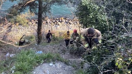 Descargar video: İstanbul Boğazı'nda hareketli anlar: Hipotermi geçiren genci kurtarmak için zamanla yarıştılar