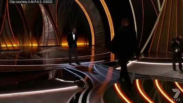 ويل سميث يصفع مقدم حفل أوسكار 2022 على الهواء مباشرة