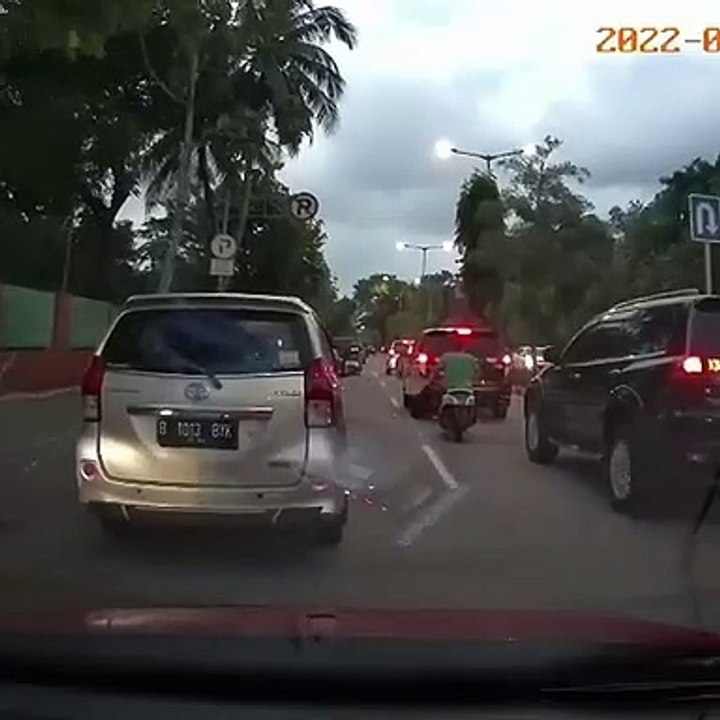 Terekam Media Kamera, Dashcam Kamera Mobil di Jalan Eps.0538