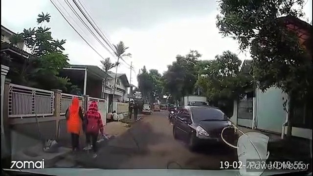Terekam Media Kamera, Dashcam Kamera Mobil di Jalan Eps.0534
