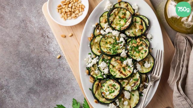 Courgettes grillées à la féta et pignons de pin