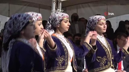 Vali Dağlı öğrencilerle birlikte okul bahçesinde fidan dikti