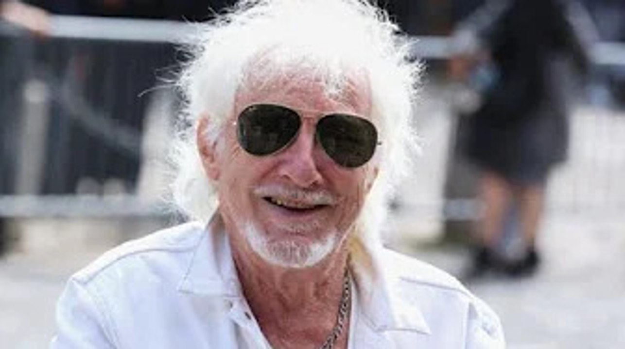 “Il était très jaloux de moi” : Hugues Aufray revient sur son amitié avec Johnny Hallyday
