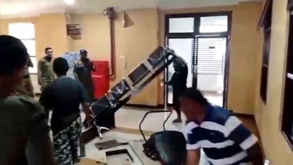 Kesal Aspirasinya Tak Digubris, Warga Rusak Kantor Gubernur Maluku Utara