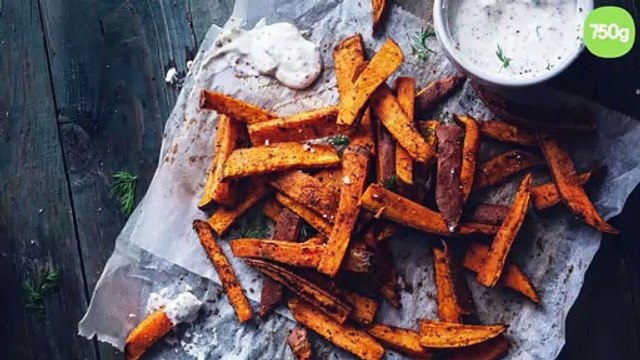 Frites de patate douces aux épices, sauce yaourt à l’aneth