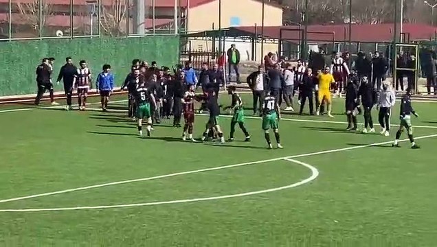 Amatör lig maçında 18 kırmızı kart çıktı!