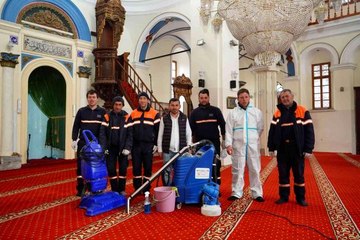 Ayvalık'ta belediyeden ibadethanelere Ramazan temizliği