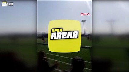 Futbolcular sahada tekme tokat kavga etti