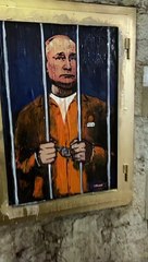 TVBoy pinta a Putin en la plaza Sant Jaume