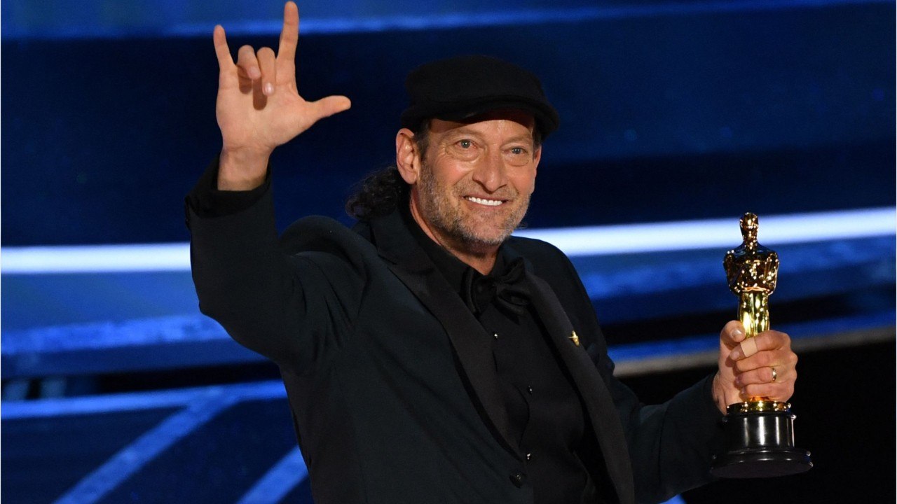 VOICI - Oscars 2022 : qui est Troy Kotsur, qui a remporté l'oscar du meilleur second rôle masculin pour CODA ?