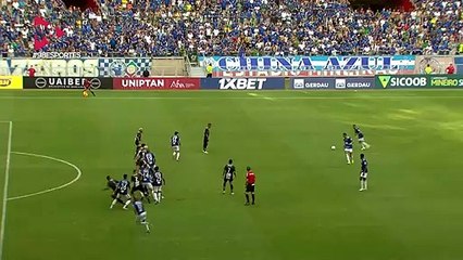 98 Esportes | Polêmica: O Waguininho ajeitou com o braço no lance do gol de Vitor Roque?