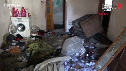 Çöp dolu evde bulunan 3 çocuk korumaya alındı