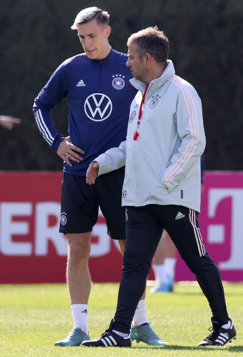 Auf Kritik folgt Lob: Schlotterbeck für Flick 'eine Bereicherung'