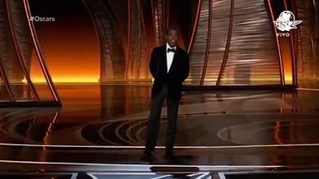Will Smith golpea a Chris Rock en plena ceremonia del Oscar por hacer broma de su esposa