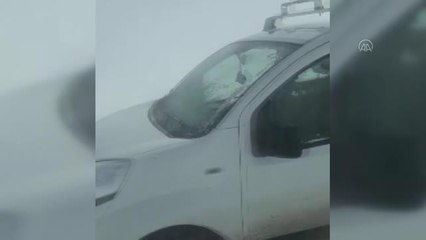 Kar ve tipi nedeniyle mahsur kalan 17 kişi kurtarıldı